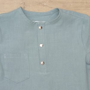 chemise enfant encolure tunisienne coton lavé bio 4 ans détail 1 vert sauge motif uni