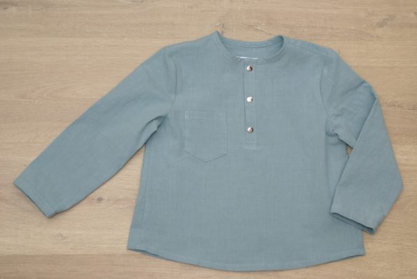 chemise enfant encolure tunisienne coton lavé bio 4 ans devant vert sauge motif uni