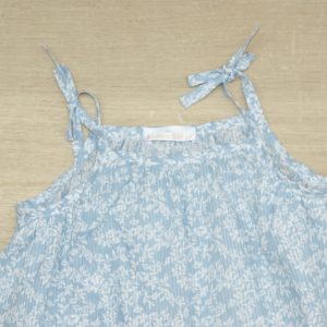 Robe à bretelles enfant voile coton bio 4 ans détail motif fleuri bleu porcelaine