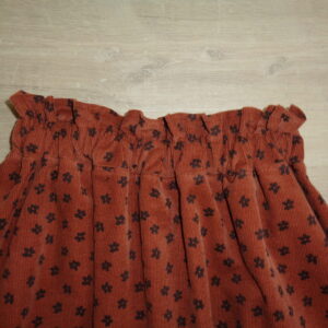 Jupe ceinture paper bag velours milleraies 100% coton oeko-tex 100 classe 1 motif petites fleurs noires fond écureuil détail